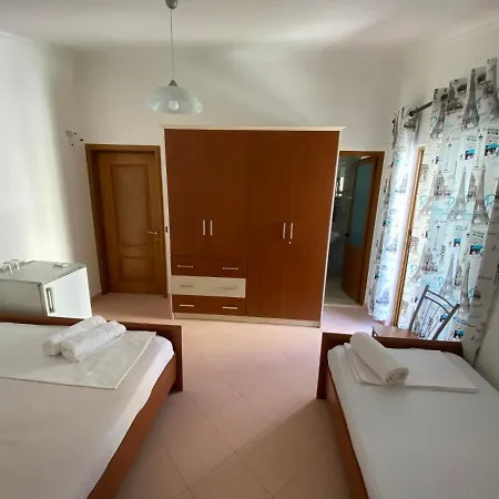 Guest House Lionel Durres Exterior photo